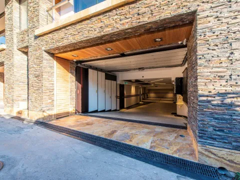 Prodaja, trosoban stan, 308m², Centar, Budva - image 31