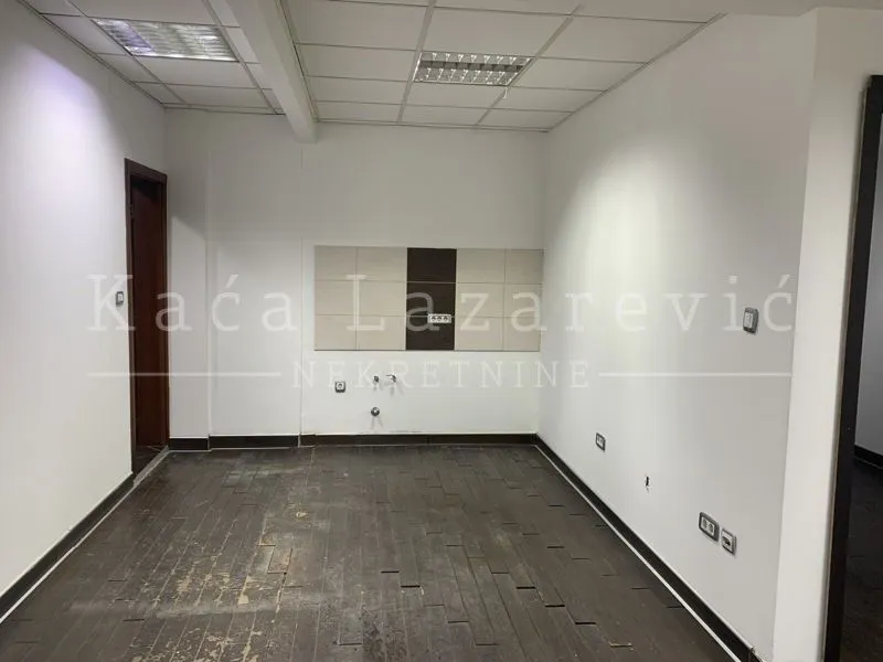 Rent, office space, 170m², Karaburma, Palilula Sve Podlokacije