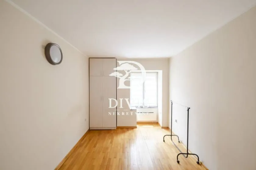 Prodaja, trosoban stan, 68m², Sarajevska, Beograd