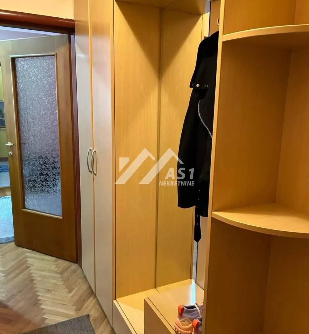 Izdavanje, trosoban stan, 72m², Grbavica, Novi Sad Sve Podlokacije