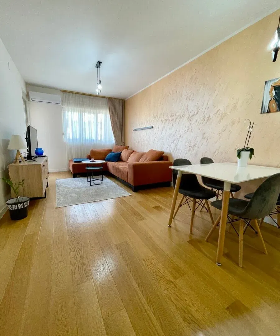 Izdavanje, jednosoban stan, 50m², Central Point, Podgorica