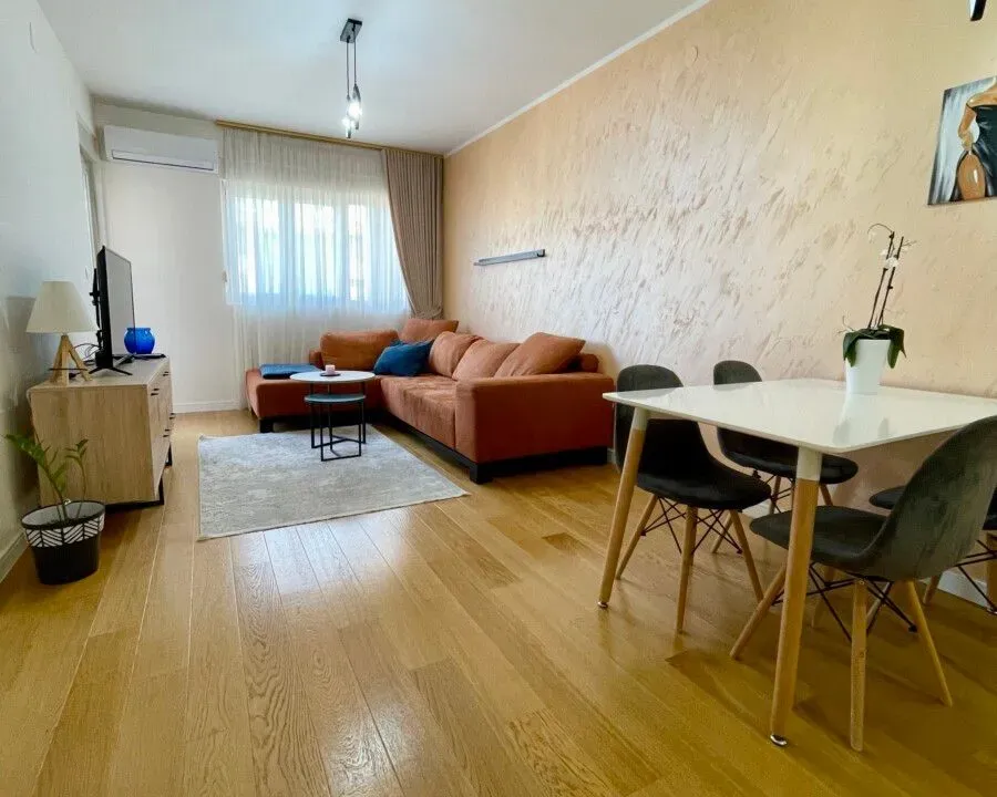 Izdavanje, jednosoban stan, 50m², Central Point, Podgorica