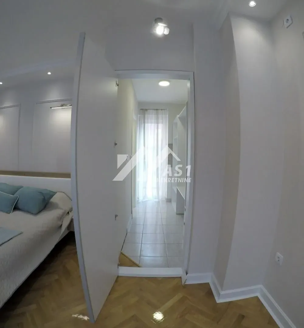Izdavanje, četvorosoban stan, 130m², Grbavica, Novi Sad Sve Podlokacije