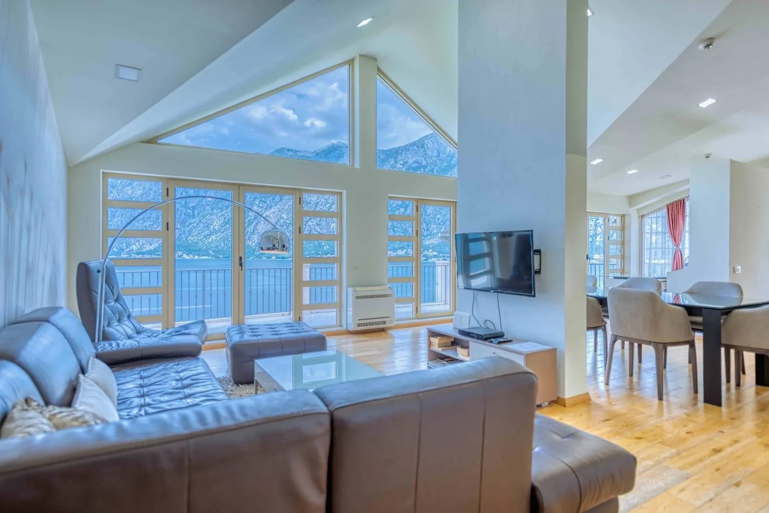 Sale, three bedroom apartment, 167m², Prčanj, Kotor