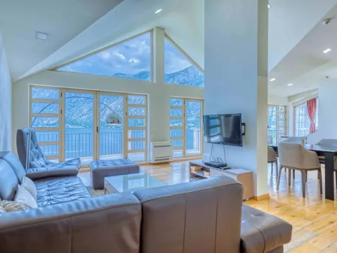 Prodaja, trosoban stan, 167m², Prčanj, Kotor - image 16