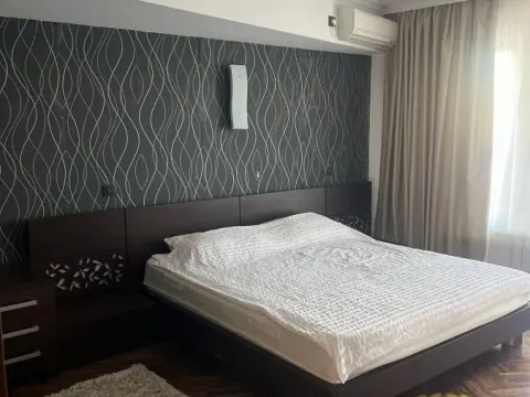 Izdavanje, trosoban stan, 120m², Poštanska Štedionica, Palilula Sve Podlokacije - image 10