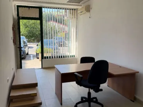 Izdavanje, poslovni prostor, 18m², Vezirov Most, Podgorica