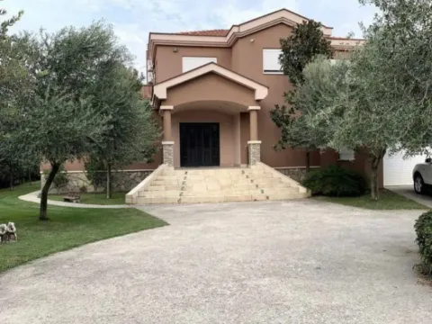 Izdavanje, kuća, 330m², Zeta, Podgorica - image 9