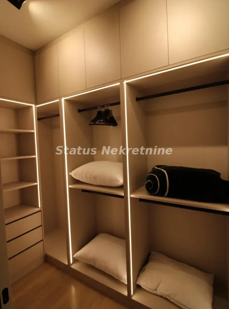 Izdavanje, stan, 200m², Telep, Novi Sad Sve Podlokacije