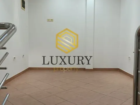 Izdavanje, poslovni prostor, 46m², Centar, Podgorica - image 3