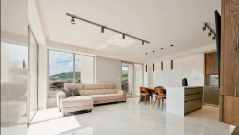 Prodaja, dvosoban stan, 90m², Rafailovići, Budva