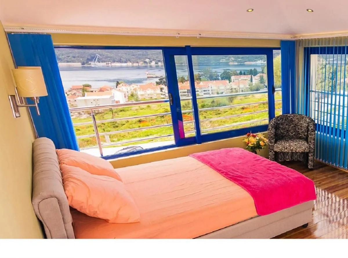 Prodaja, kuća, 280m², Đenovići, Herceg Novi