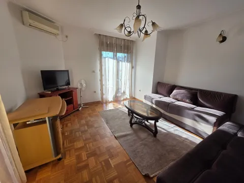 Izdavanje, dvosoban stan, 85m², Stari Aerodrom, Podgorica - image 13