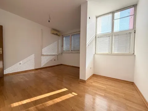 Prodaja, dvosoban stan, 84m², Autobuska stanica, Podgorica - image 6