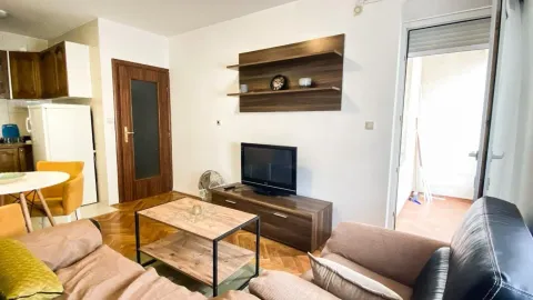 Rent, one bedroom apartment, 35m², Blok 9, Podgorica - image 3