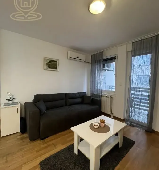 Izdavanje, garsonjera, 31m², Centar, Novi Sad
