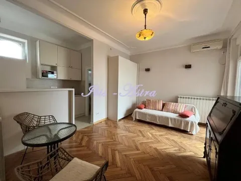 Izdavanje, jednosoban stan, 28m², Stari Grad, Beograd