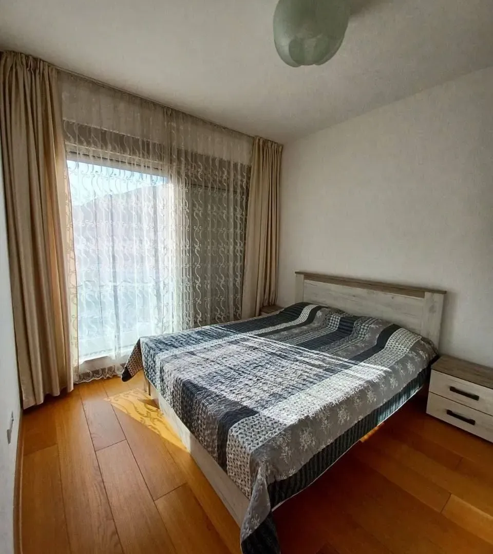Izdavanje, trosoban stan, 103m², Centar, Budva