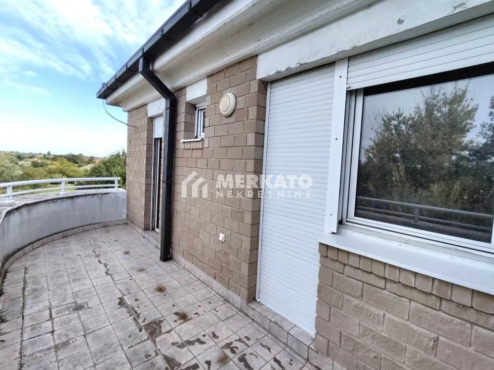 Prodaja, četvorosoban stan, 124m², Centar, Zrenjanin