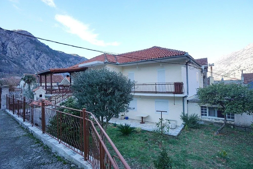 Prodaja, kuća, 192m², Škaljari, Kotor