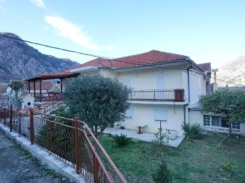 Kuća in Škaljari