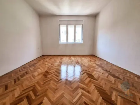 Izdavanje, jednosoban stan, 70m², Centar, Podgorica - image 2