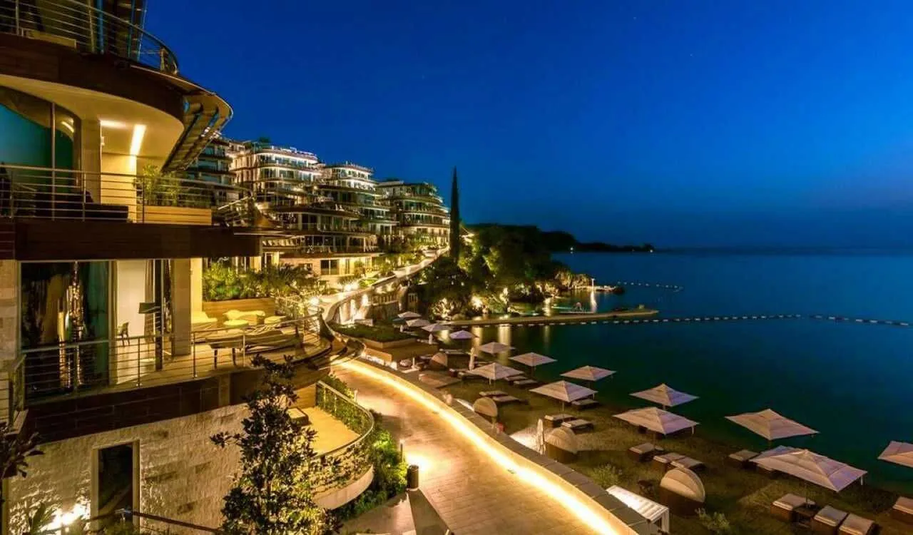 Prodaja, trosoban stan, 167m², Zavala, Budva