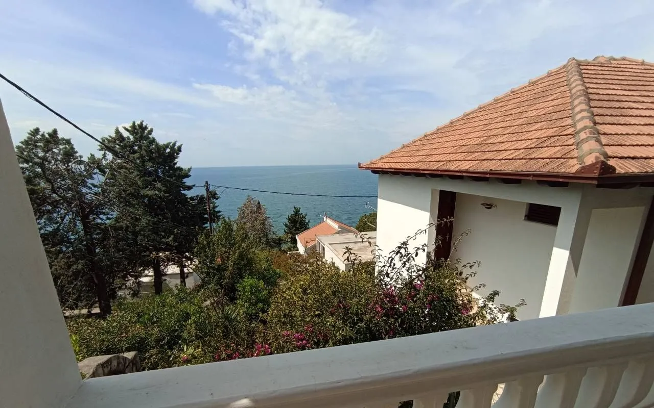 Izdavanje, kuća, 100m², Dobra Voda, Budva