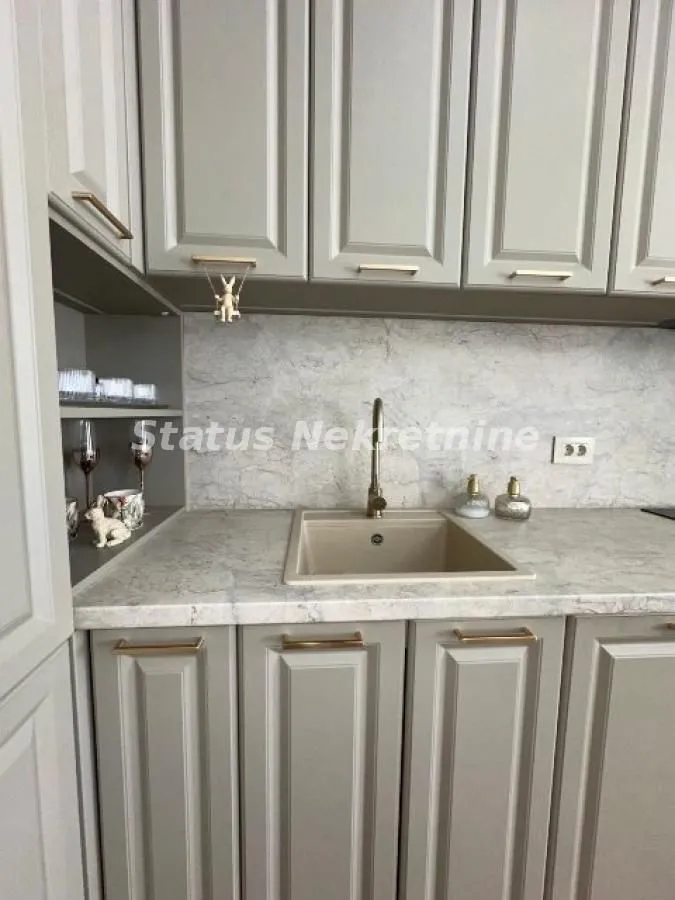 Prodaja, trosoban stan, 78m², Centar, Novi Sad