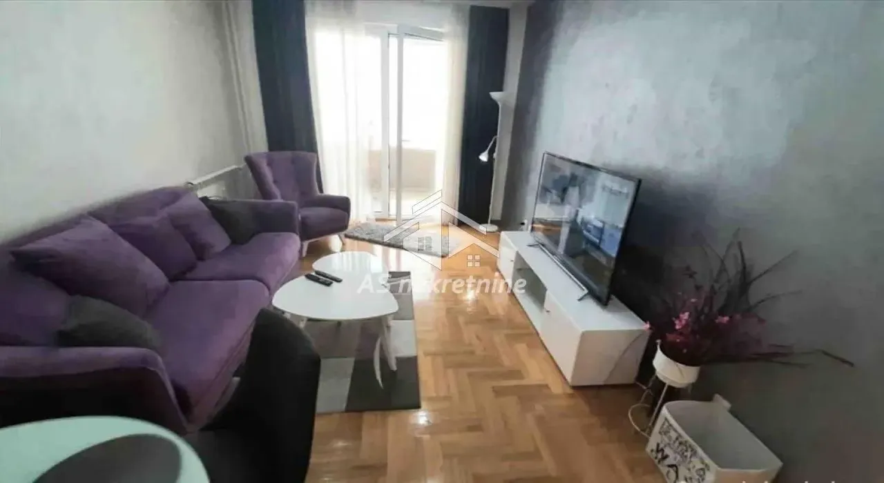 Izdavanje, četvorosoban stan, 96m², Vračar Sve Podlokacije, Beograd