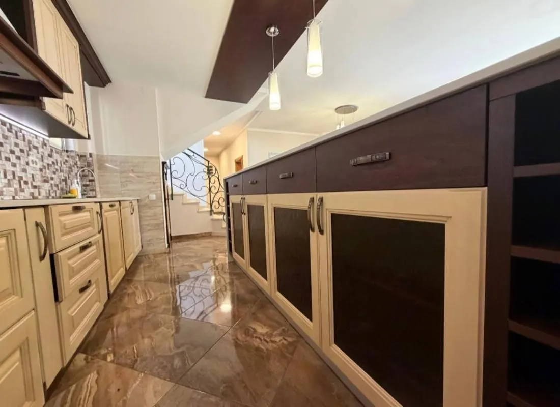 Sale, house, 241m², Šušanj, Bar