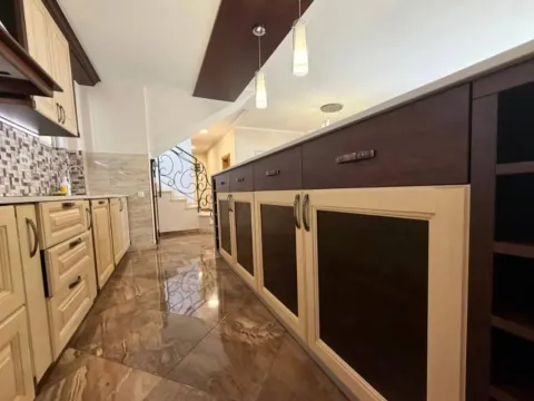Prodaja, kuća, 241m², Šušanj, Bar - image 4