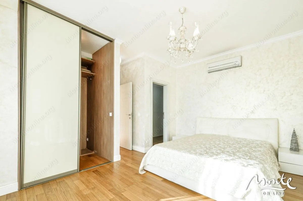 Sale, two bedroom apartment, 115m², Bečići, Budva