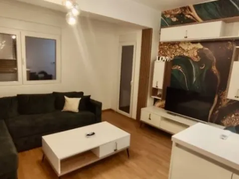 Izdavanje, dvosoban stan, 60m2, Centar, Bar