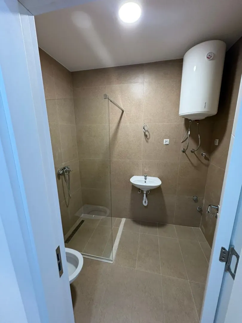 Izdavanje, jednosoban stan, 45m², Tološi, Podgorica