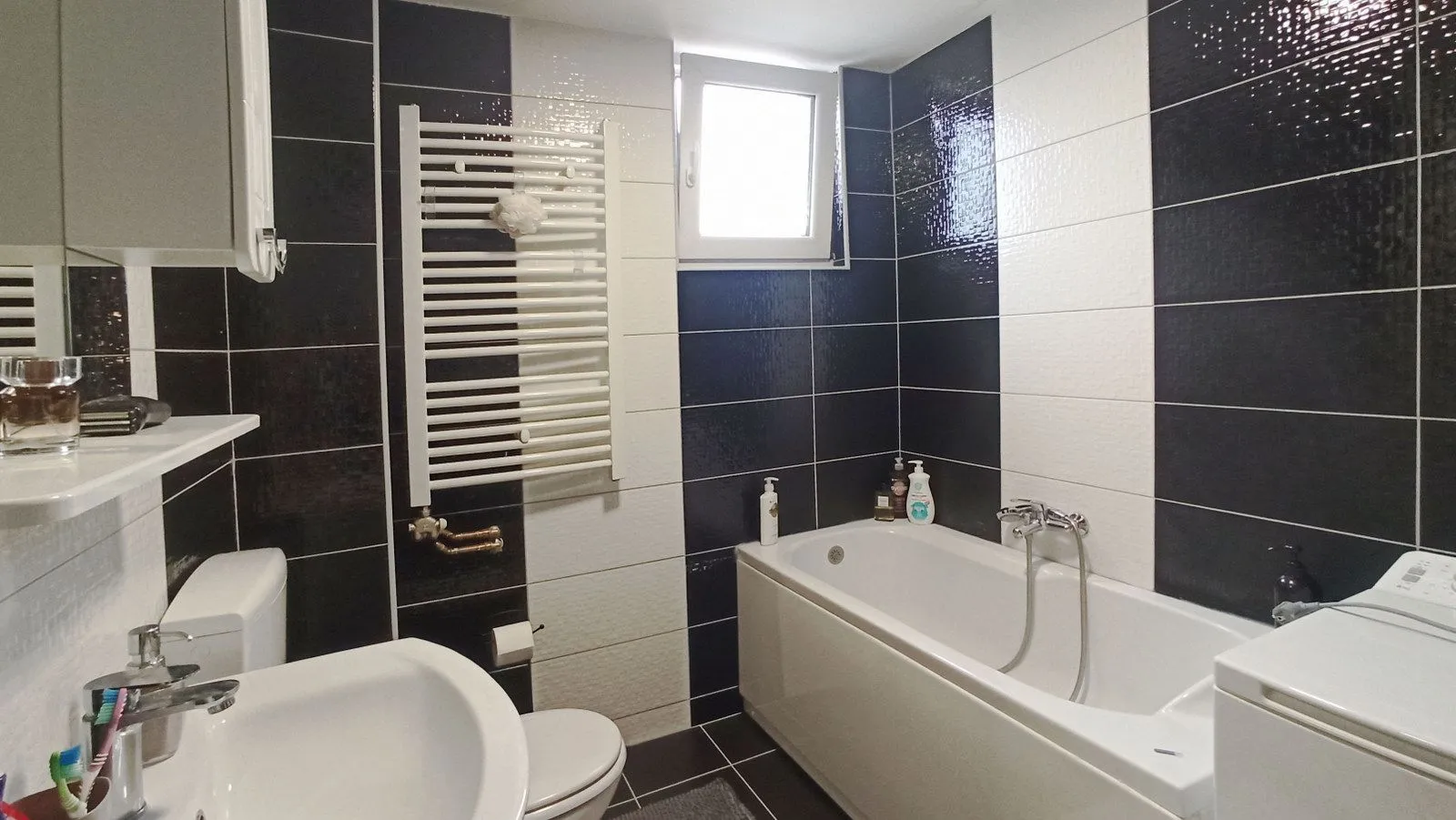 Prodaja, četvorosoban stan, 111m², Centar, Loznica