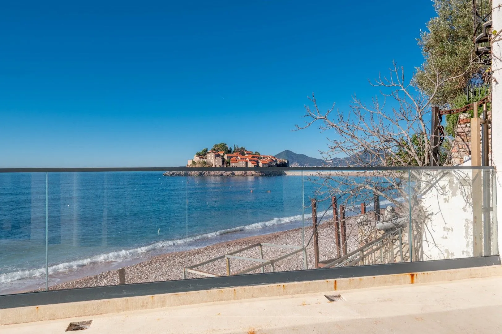Sale, three bedroom apartment, 222m², Sveti Stefan, Budva