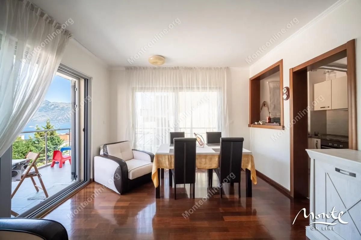 Prodaja, dvosoban stan, 81m², Dobrota, Kotor