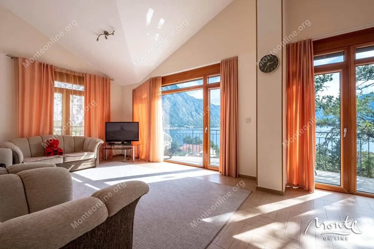 Prodaja, dvosoban stan, 87m², Orahovac, Kotor