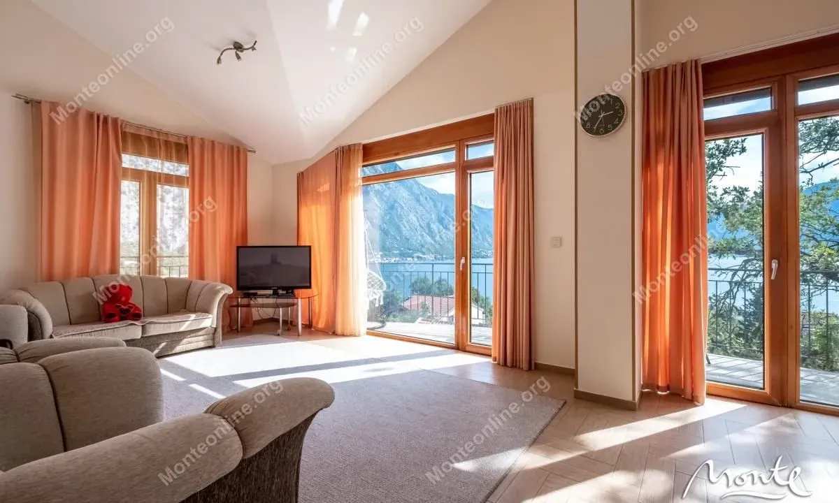 Prodaja, dvosoban stan, 87m², Orahovac, Kotor