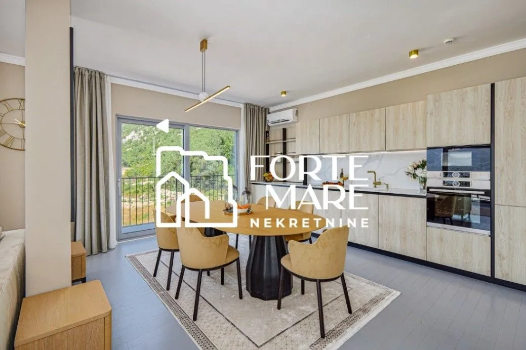 Sale, three bedroom apartment, 158m², Dobrota, Kotor