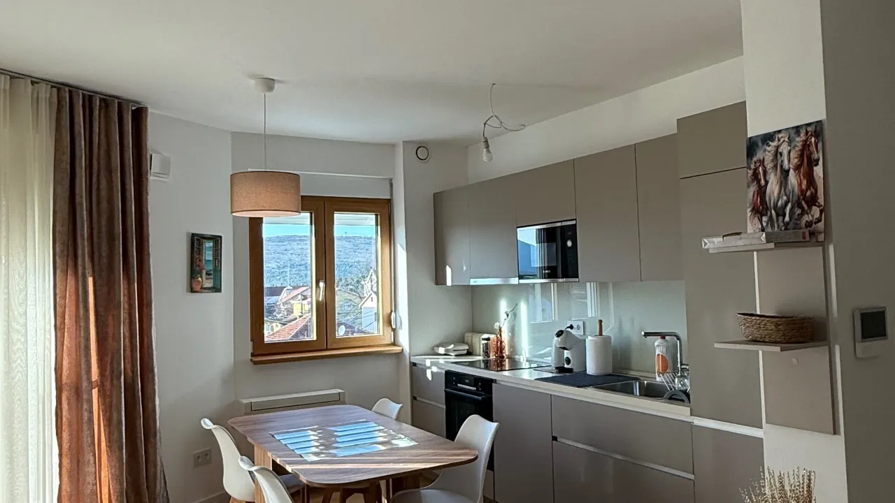 Izdavanje, jednosoban stan, 42m², Tološka šuma, Podgorica