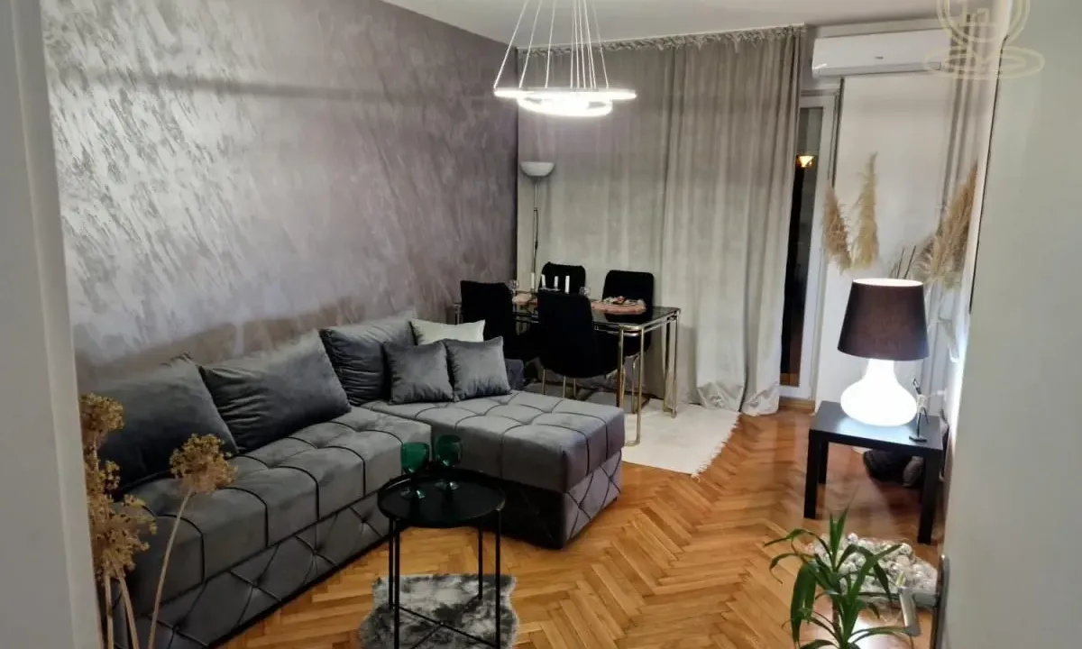 Izdavanje, trosoban stan, 70m², Vračar Sve Podlokacije, Beograd