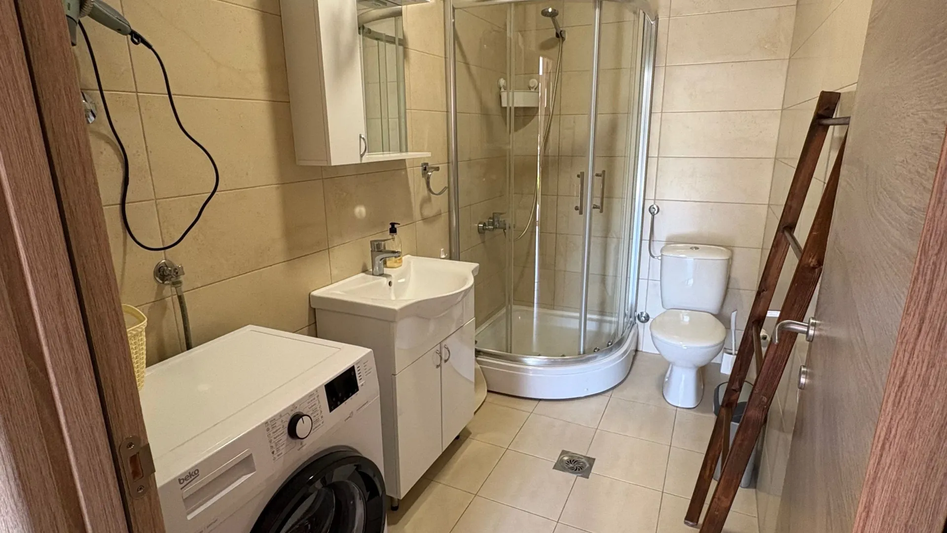 Izdavanje, jednosoban stan, 50m², Kalimanj, Tivat