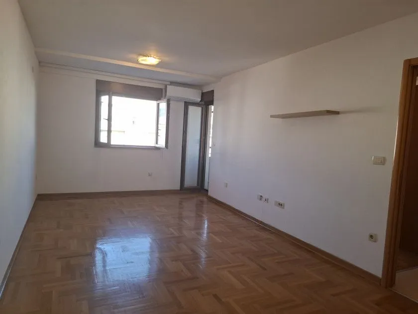 Rent, one bedroom apartment, 45m², Stari Aerodrom, Podgorica