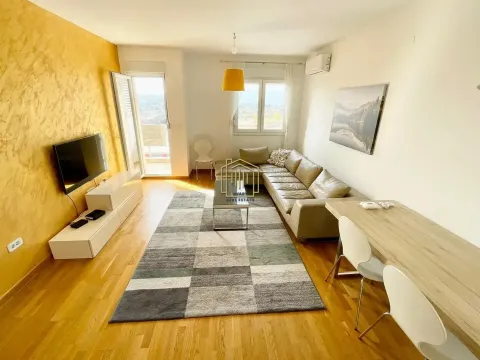 Rent, two bedroom apartment, 64m², City Kvart, Podgorica - image 1