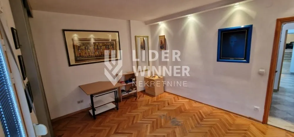 Izdavanje, kuća, 190m², Žarkovo, Beograd
