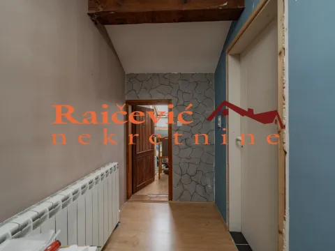 Prodaja, trosoban stan, 115m², Petlovo Brdo, Beograd - image 17