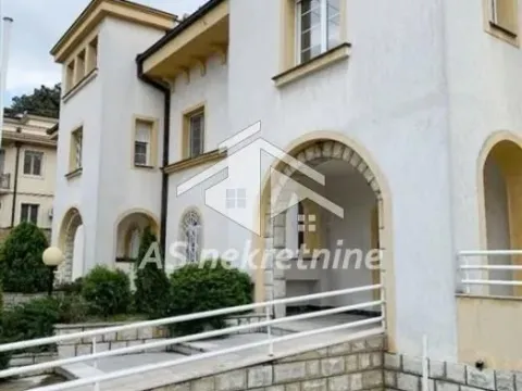 Izdavanje, četvorosoban stan, 135m², Senjak, Beograd - image 31