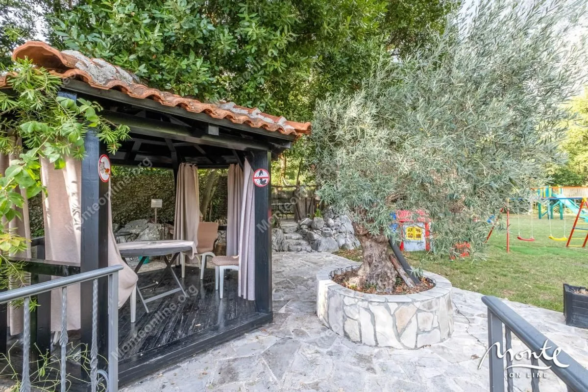 Prodaja, dvosoban stan, 104m², Orahovac, Kotor